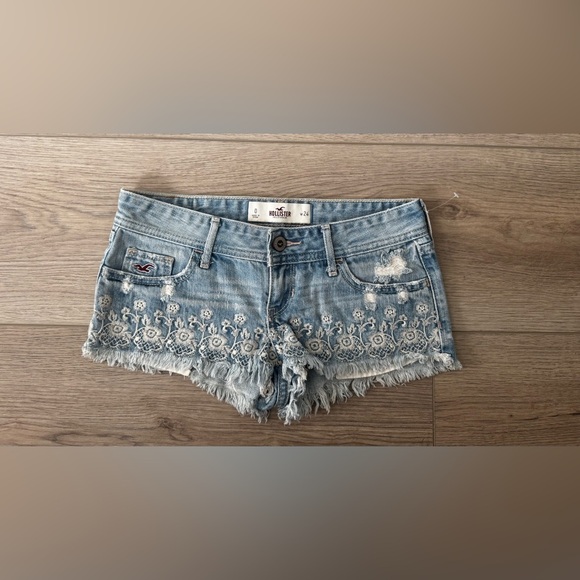 Hollister Light Blue Embroidered Jean Shorts - Picture 1 of 6